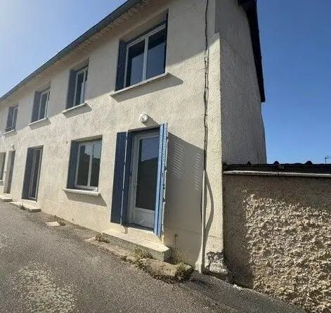 Maison à louer, 83m², Arthun