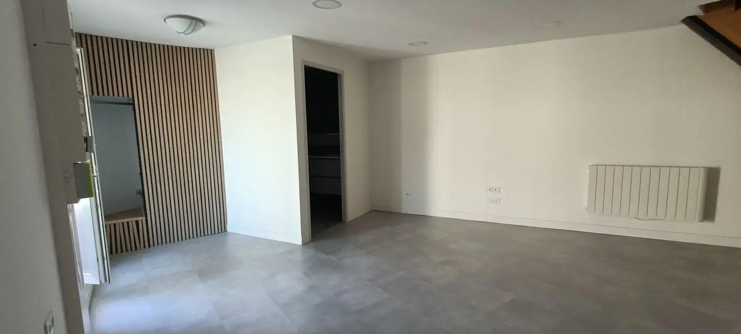 Maison à louer, 56m², Civens