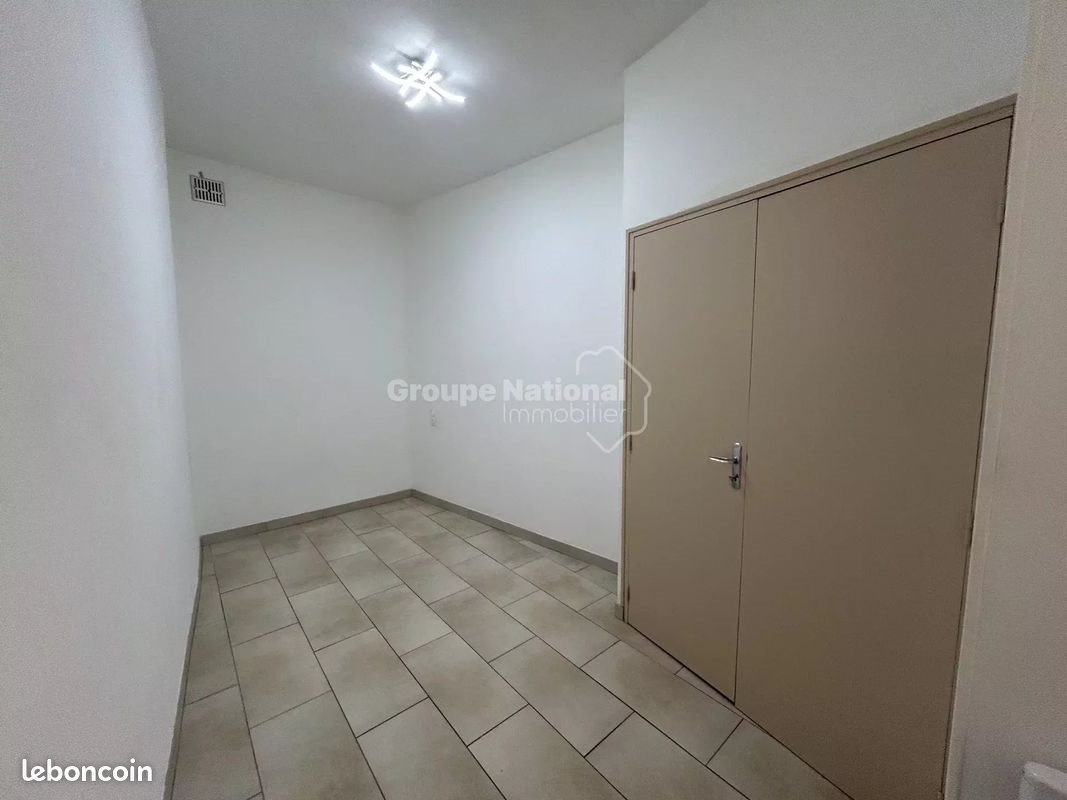 Appartement à louer, 28m², Pélissanne