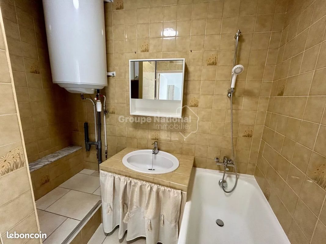 Appartement à louer, 28m², Pélissanne