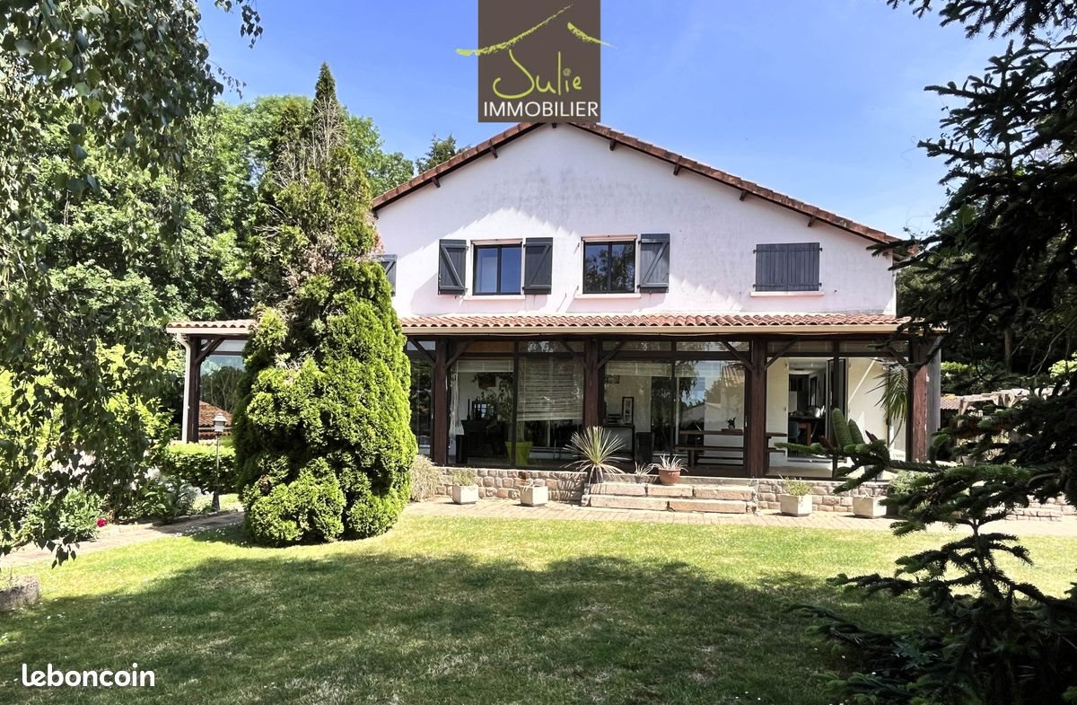 Maison à vendre, 216m², Bressuire