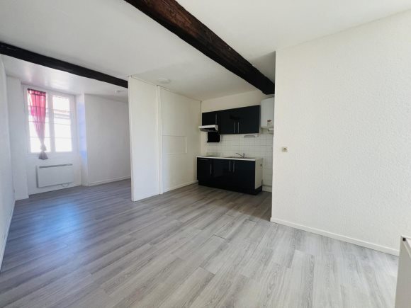 Appartement à louer, 33m², La Rochefoucauld-en-Angoumois