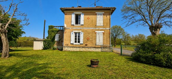 Maison à vendre, 4m², Montbron