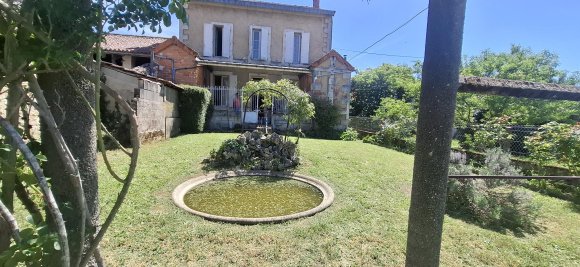 Maison à vendre, 4m², La Rochefoucauld-en-Angoumois
