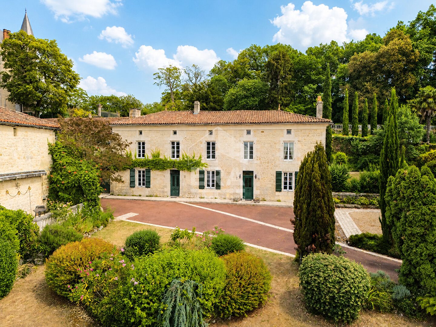 Maison à vendre, 260m², Mouthiers-sur-Boëme