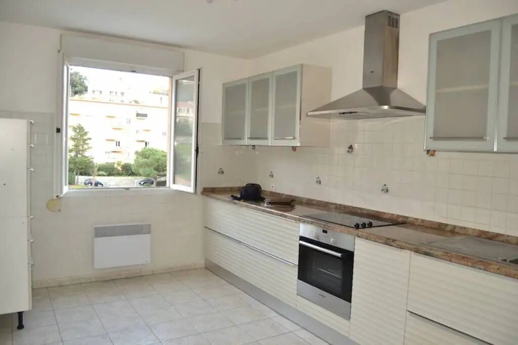 Appartement à louer, 80m², Bastia