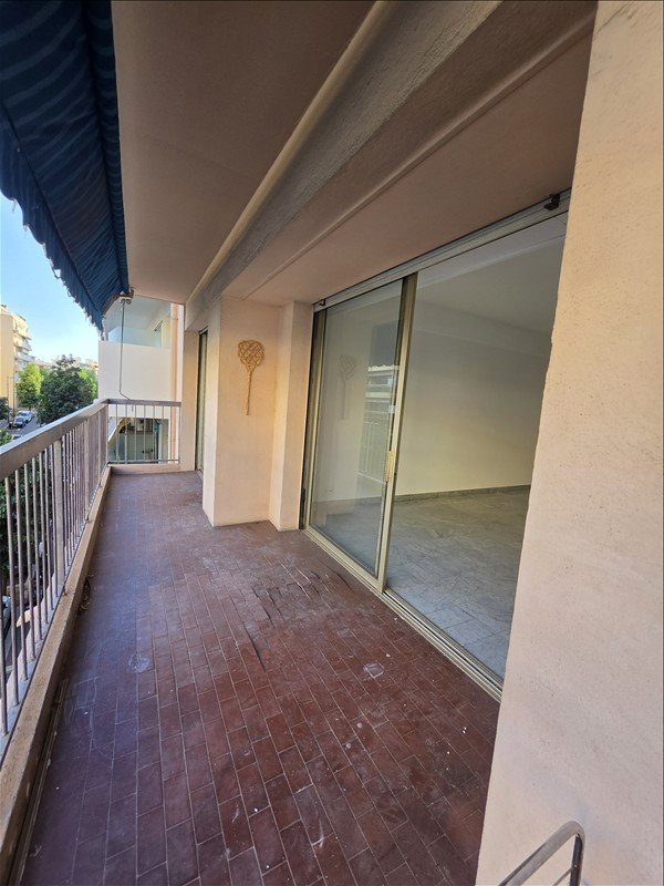 Appartement à louer, 71m², Antibes