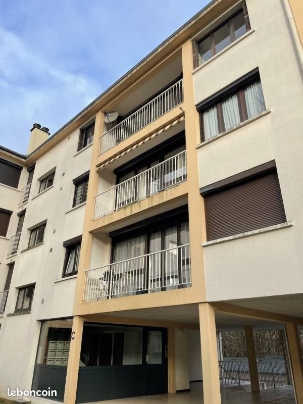 Appartement à louer, 100m², Saint-Yrieix-la-Perche