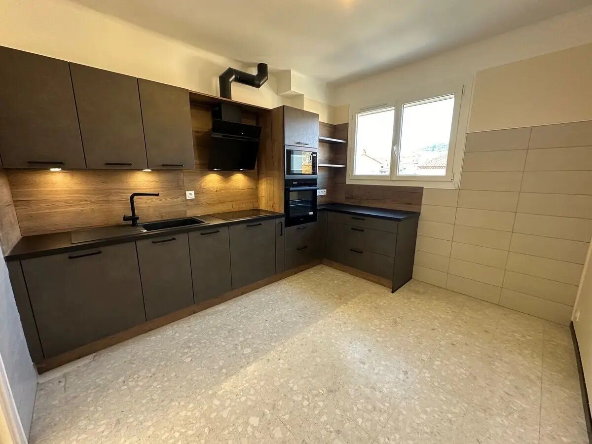 Appartement à louer, 77m², Prades