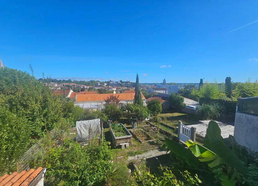 Maison à louer, 133m², Saintes