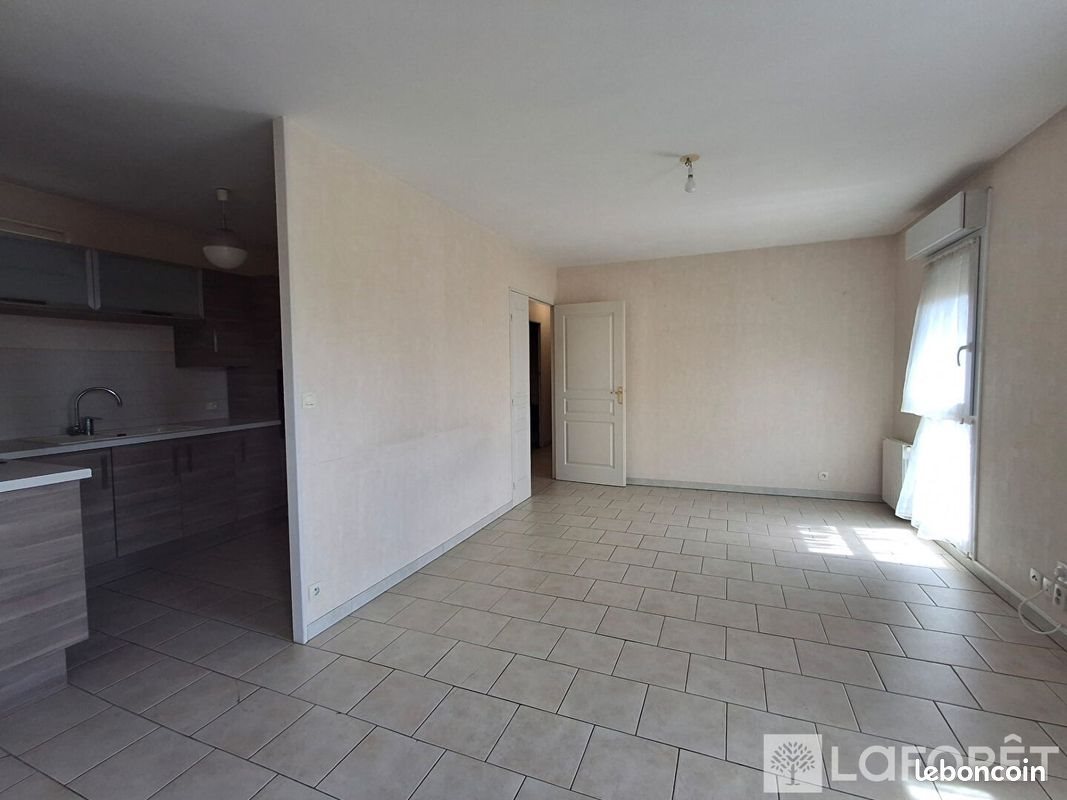 Appartement à louer, 58m², Ay