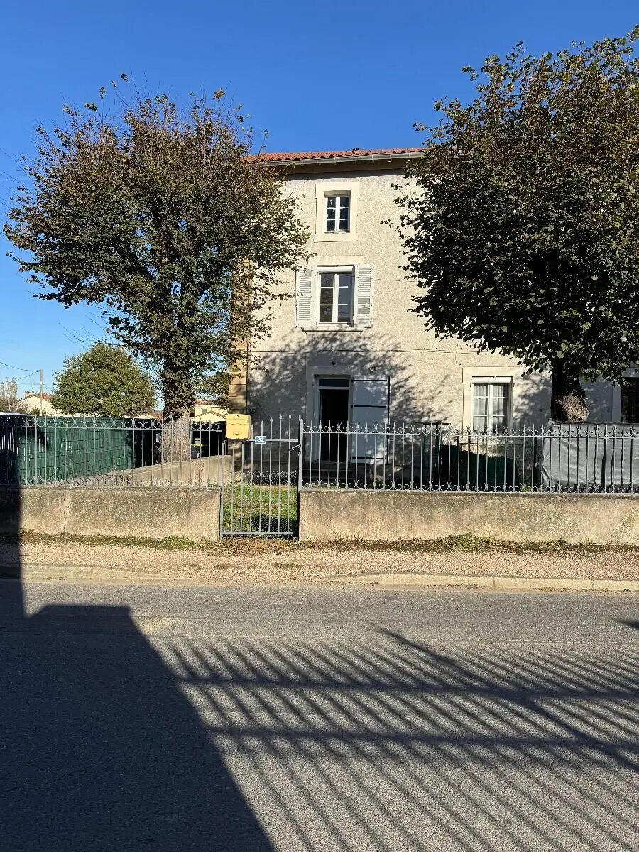 Appartement à louer, 82m², Boisset-lès-Montrond