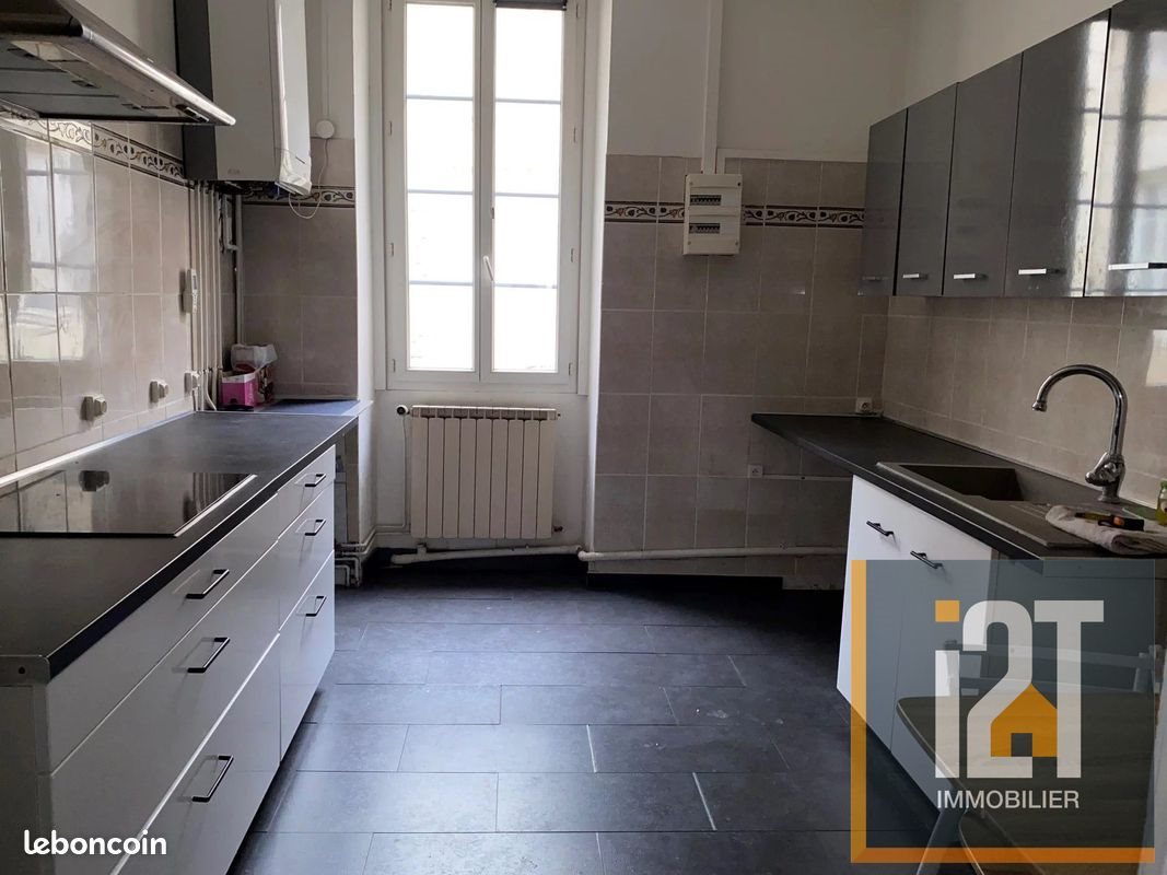 Appartement à louer, 137m², Nîmes