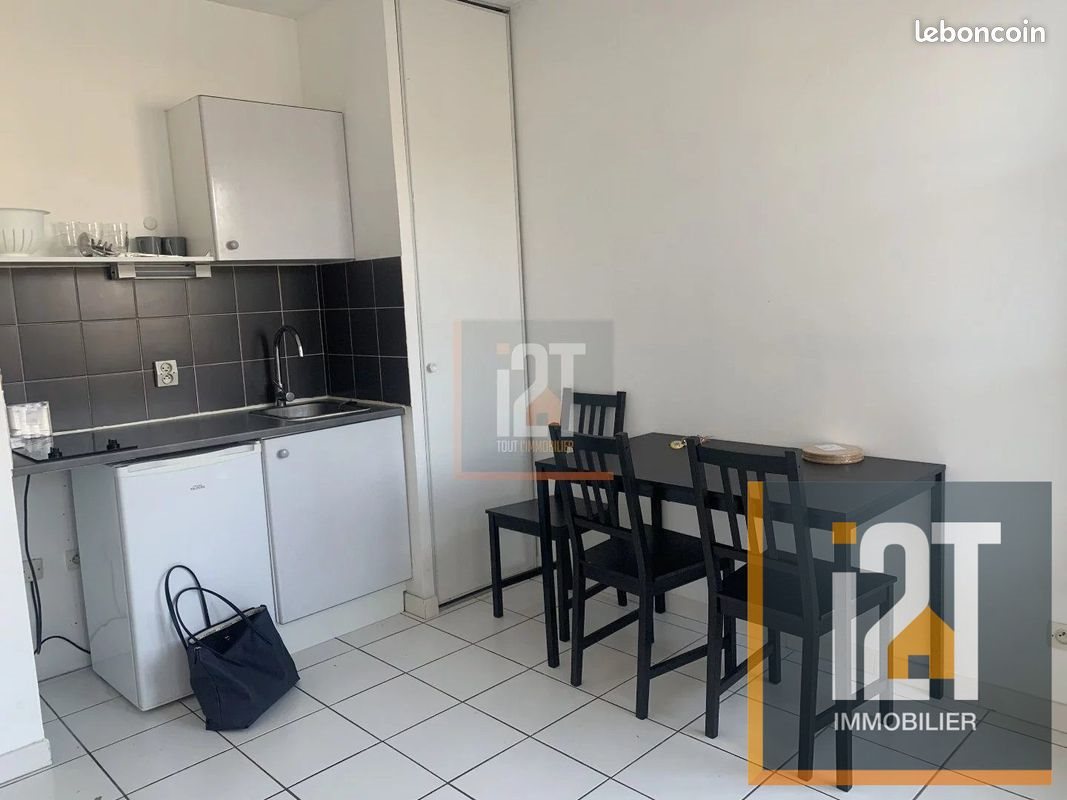 Appartement à louer, 21m², Nîmes
