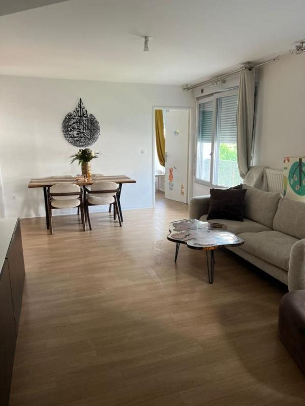 Appartement à louer, 62m², Évry-Courcouronnes