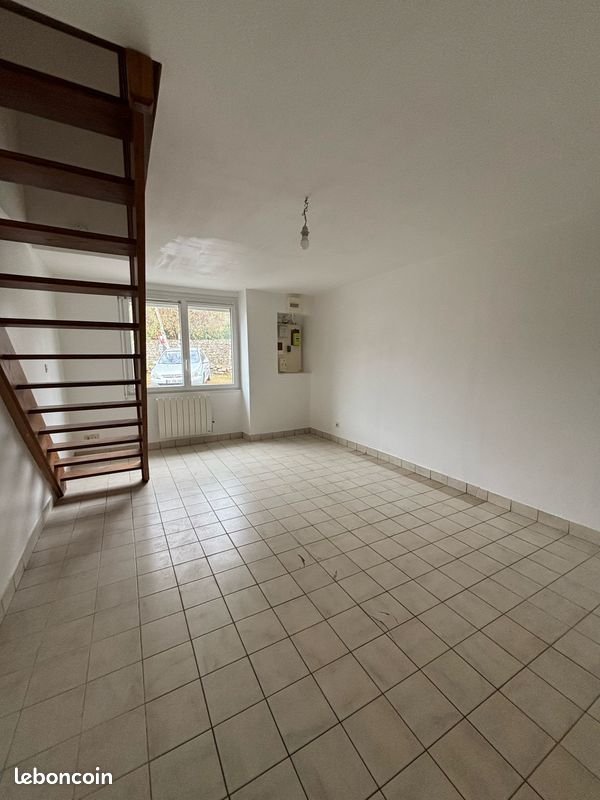 Maison à louer, 74m², Lusanger