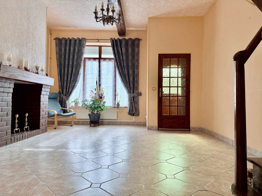 Maison à vendre, 92m², Rue