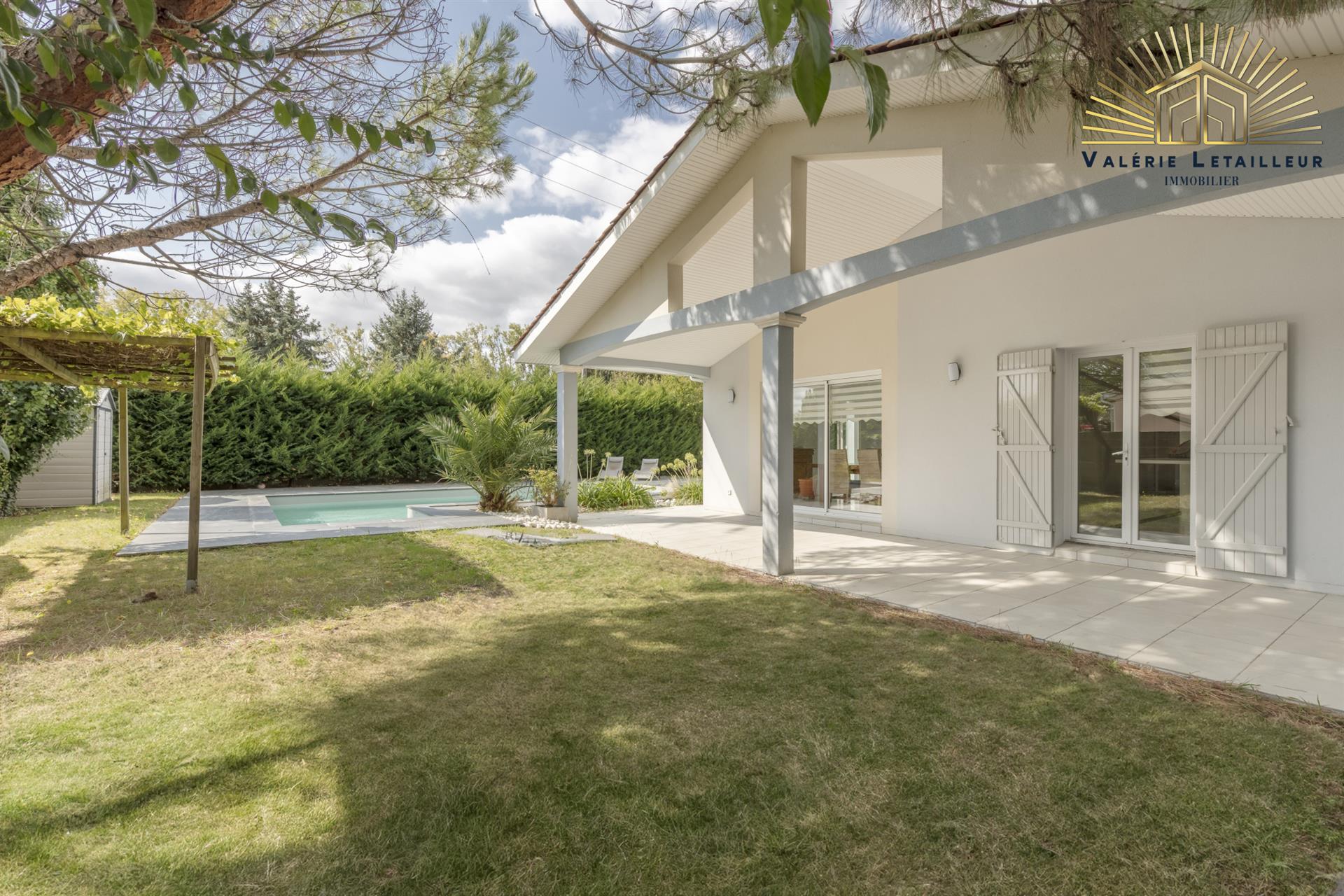Maison à vendre, 160m², Saint-Loubès