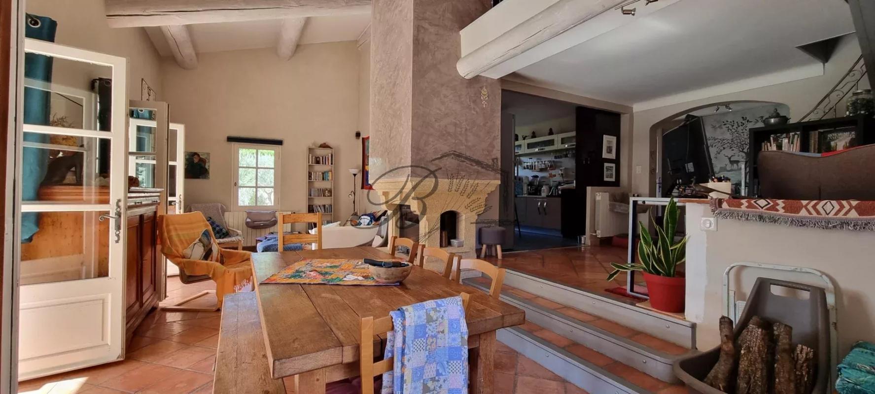 Maison à vendre, 215m², La Bastidonne