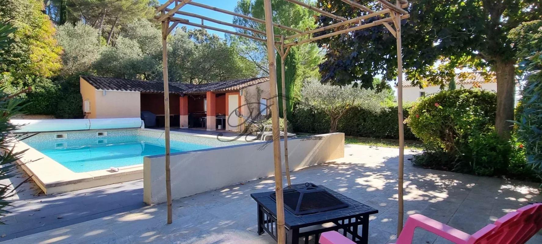 Maison à vendre, 215m², La Bastidonne
