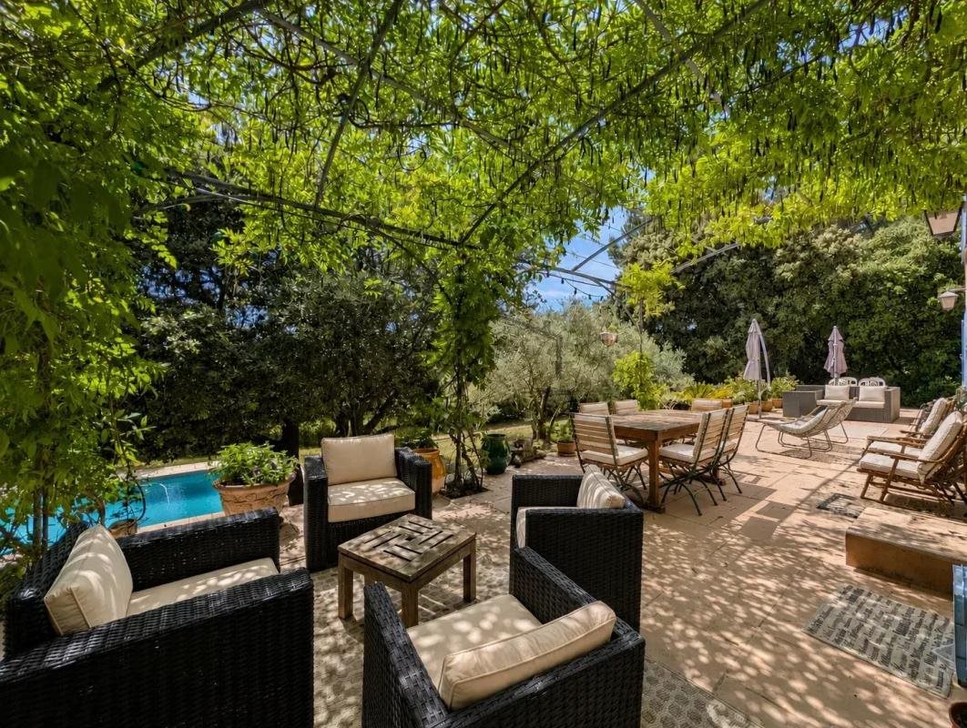 Maison à vendre, 243m², La Bastidonne