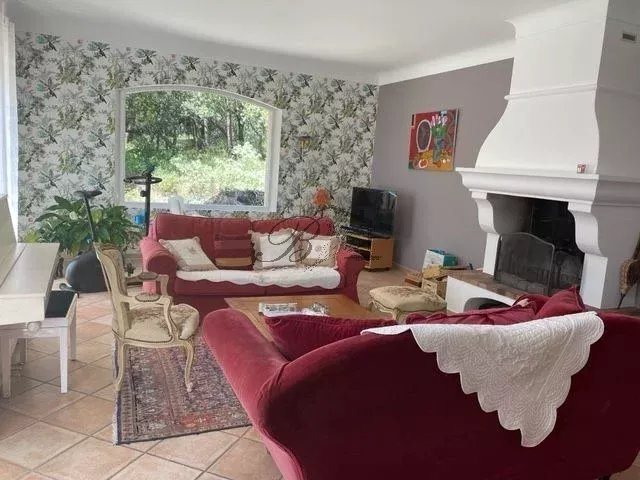 Maison à vendre, 243m², La Bastidonne