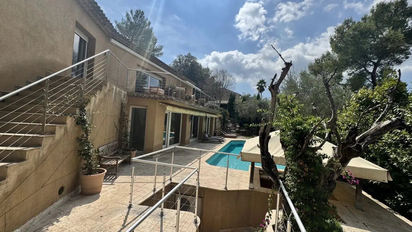 Maison à louer, 430m², Roquefort-les-Pins
