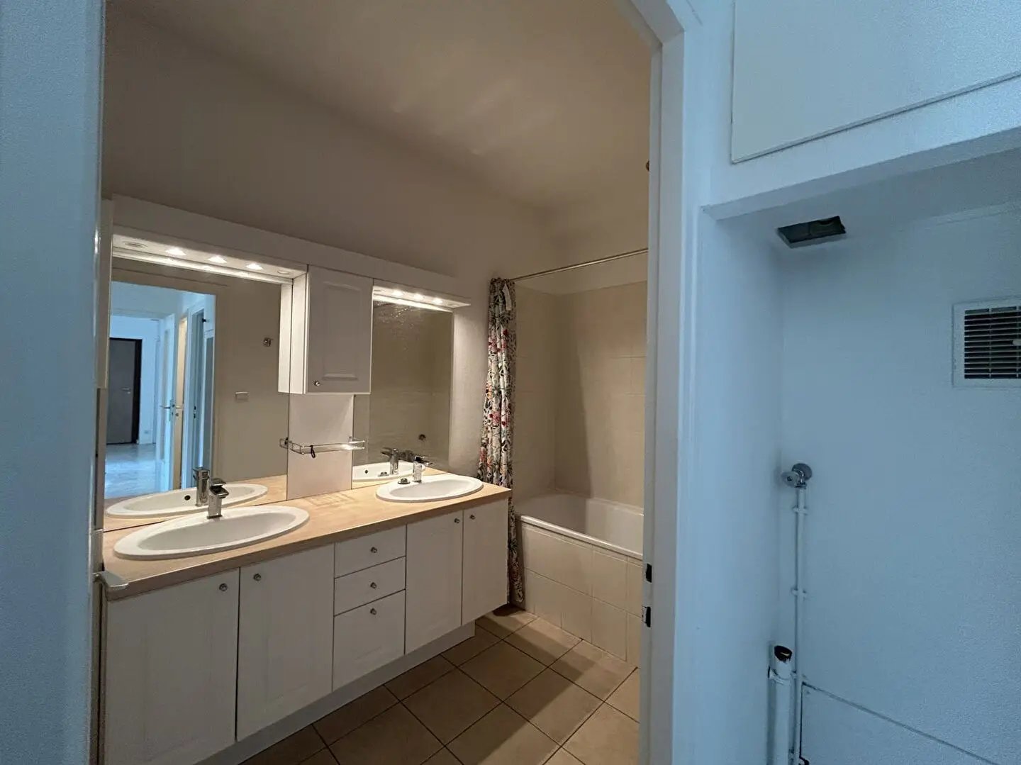 Appartement à louer, 102m², Écully
