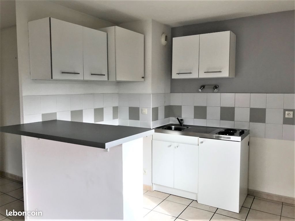 Appartement à louer, 45m², Saint-Juéry