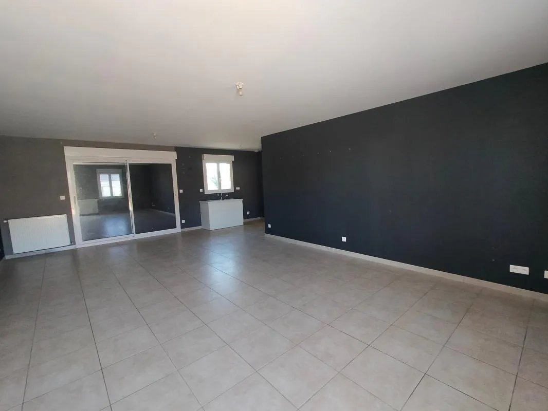 Maison à louer, 91m², Sassay