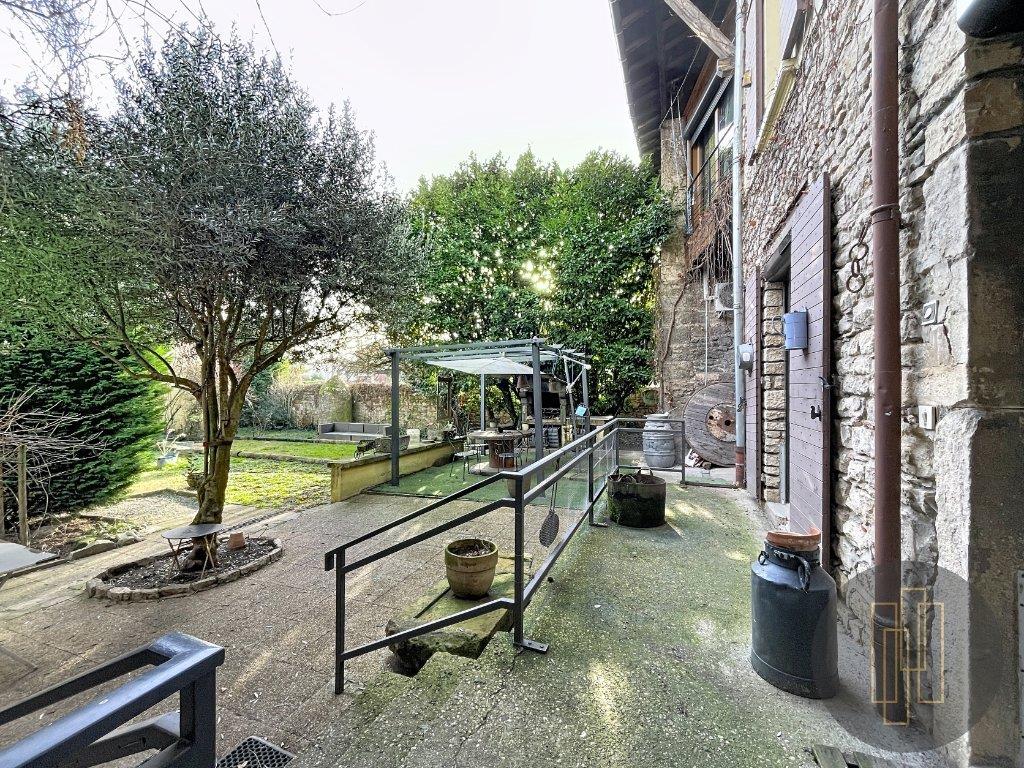 Maison à vendre, 166m², Ambérieux