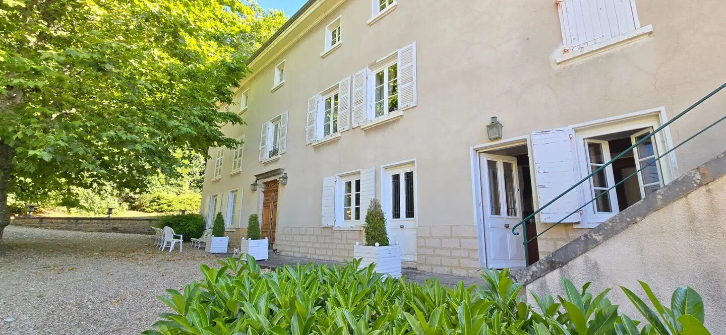 Maison à louer, 356m², Reyrieux