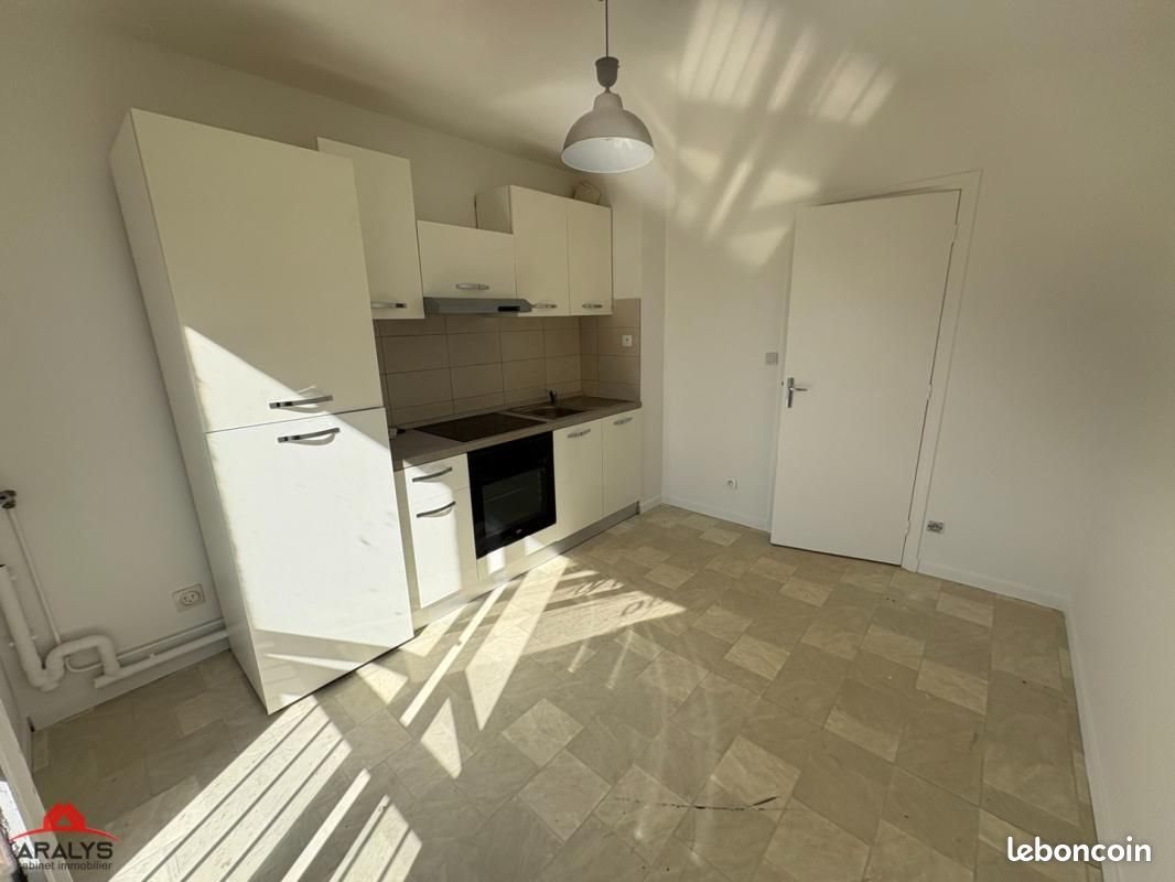 Appartement à louer, 60m², Saint-Haon-le-Châtel