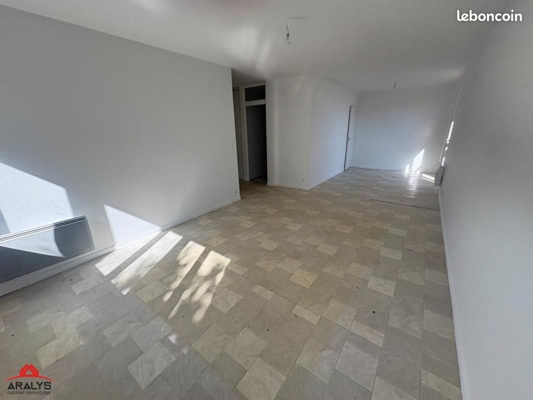 Appartement à louer, 60m², Saint-Haon-le-Châtel