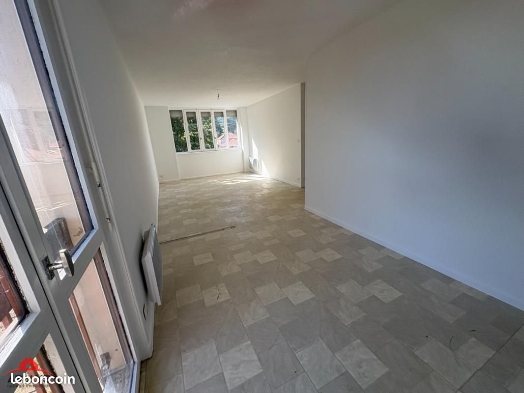 Appartement à louer, 60m², Saint-Haon-le-Châtel