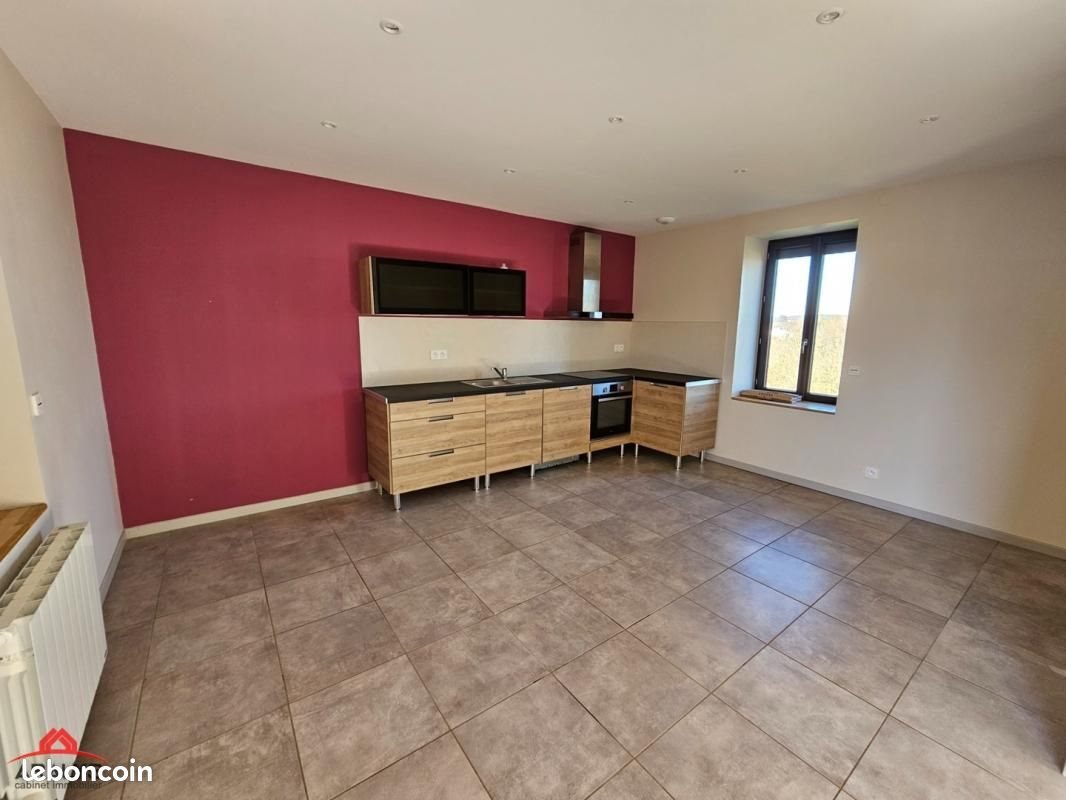 Maison à louer, 77m², Saint-Martin-d'Estréaux