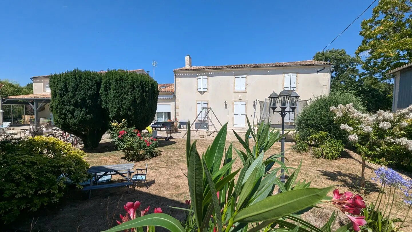 Maison à vendre, 305m², Saint-Hilaire-la-Palud