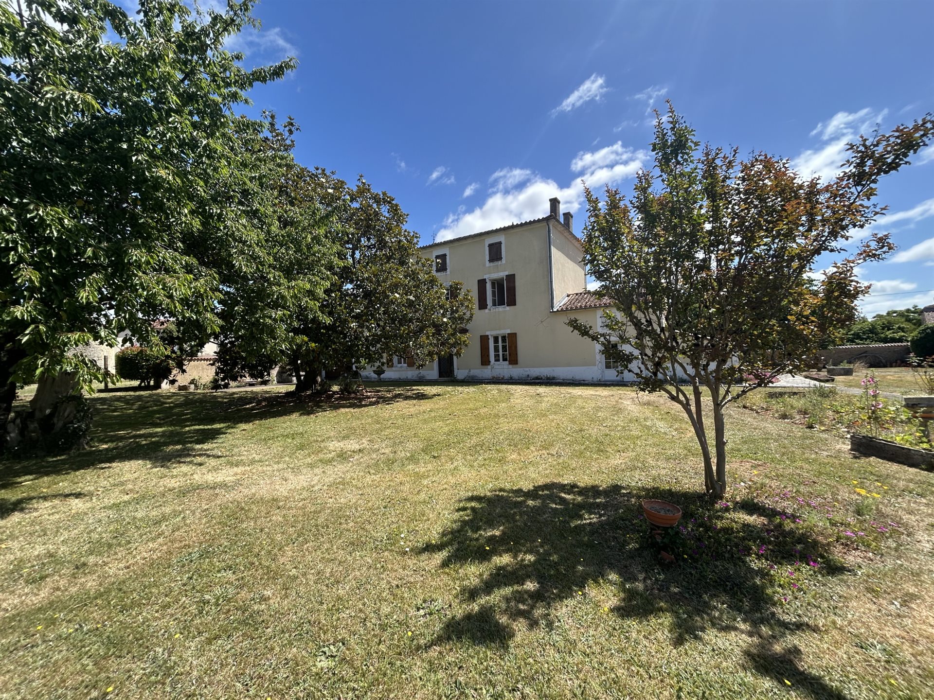 Maison à vendre, 159m², Chasseneuil-sur-Bonnieure