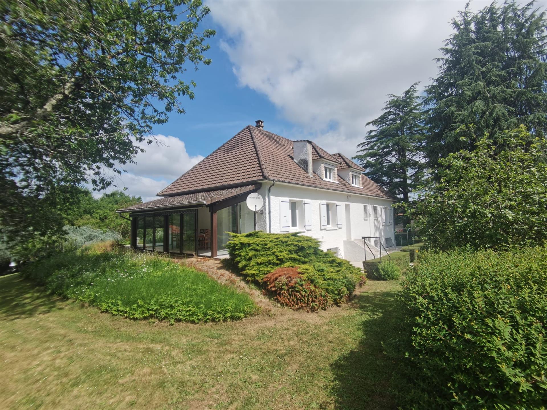 Maison à vendre, 218m², Chasseneuil-sur-Bonnieure