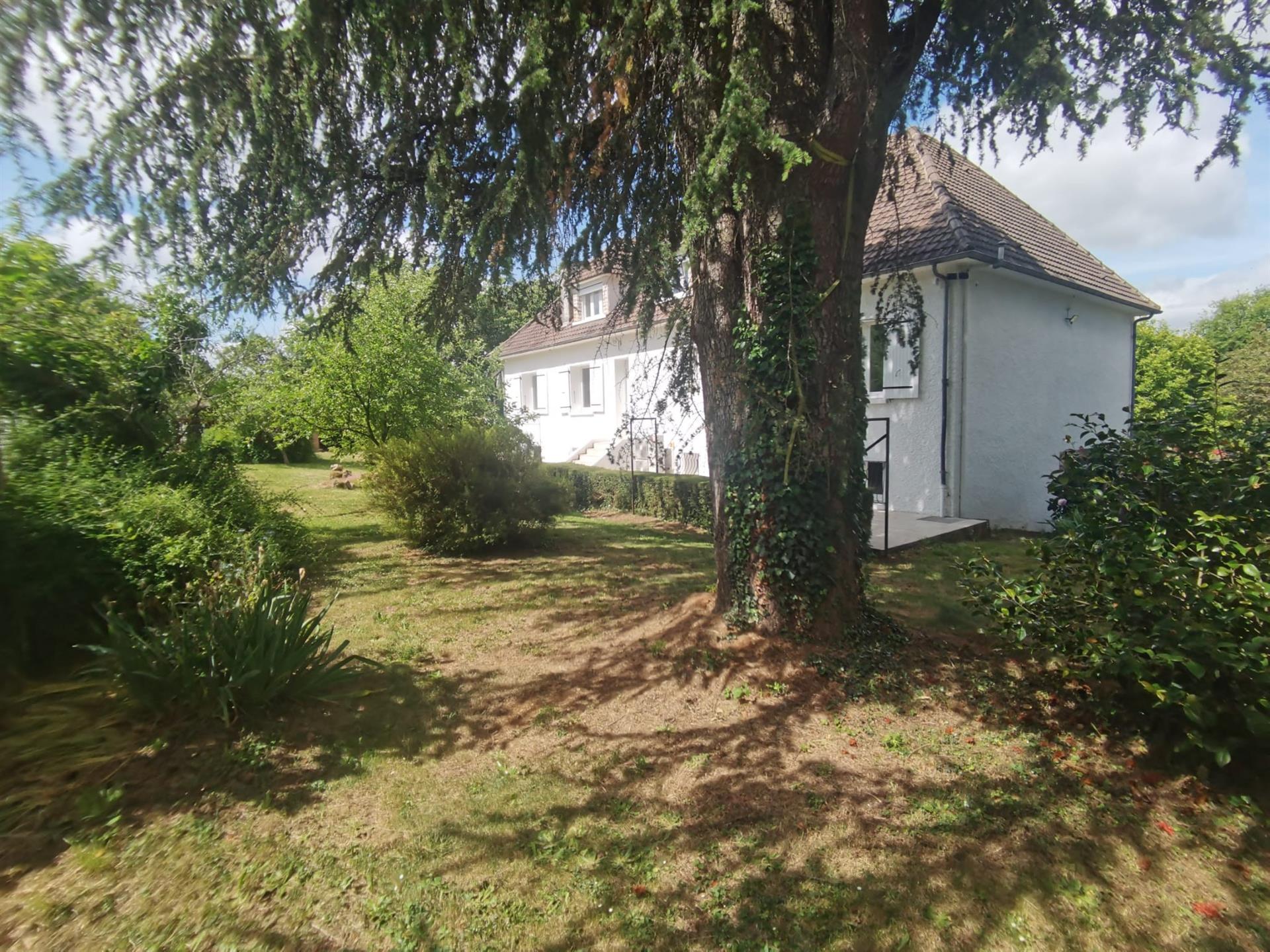 Maison à vendre, 218m², Chasseneuil-sur-Bonnieure
