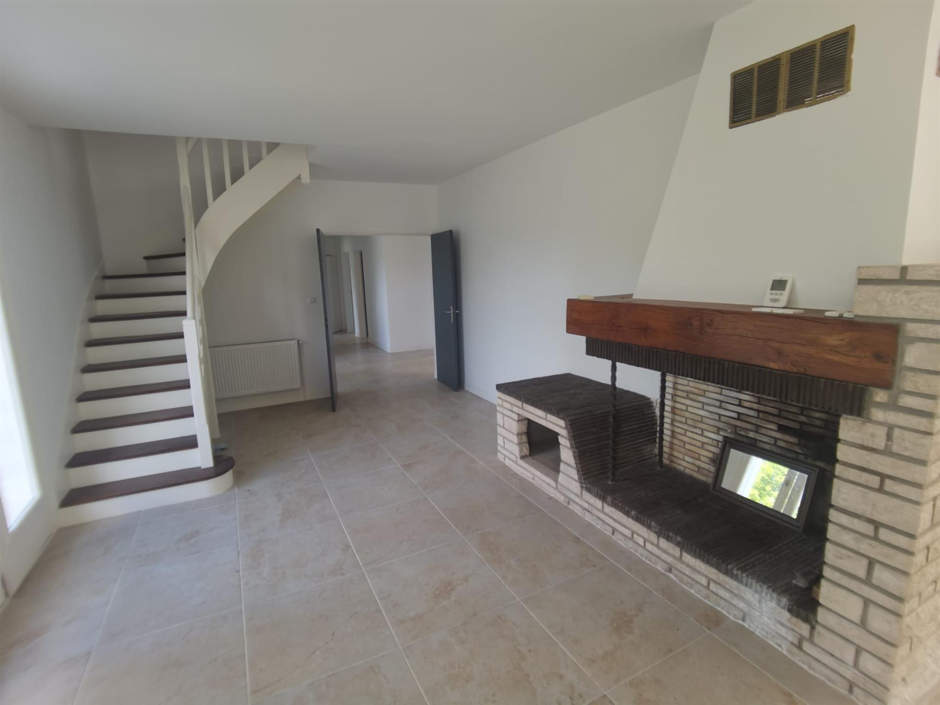 Maison à vendre, 218m², Chasseneuil-sur-Bonnieure