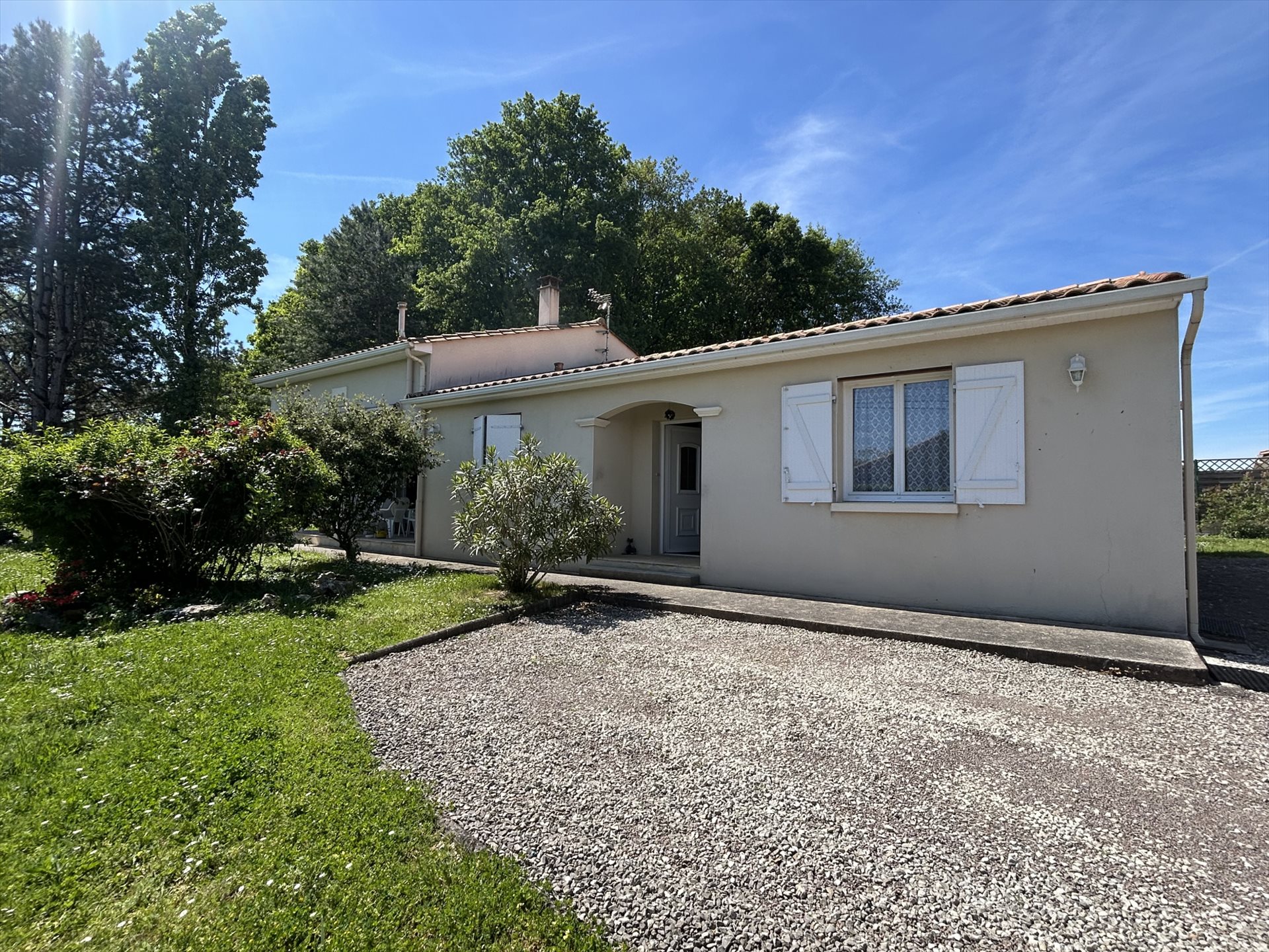 Maison à vendre, 130m², Chasseneuil-sur-Bonnieure