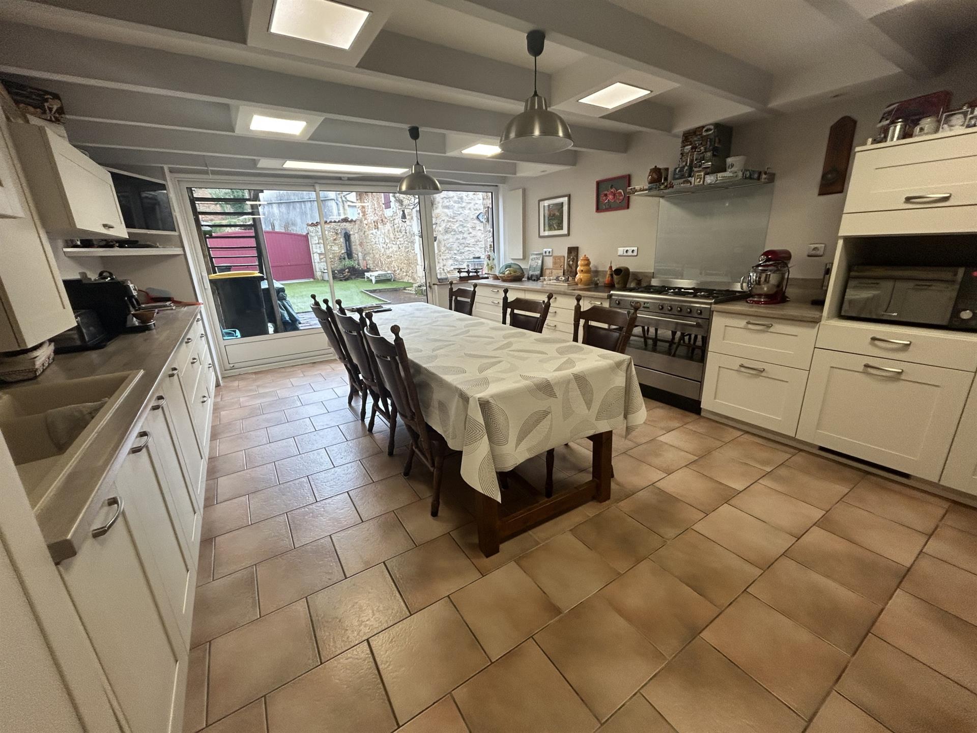 Maison à vendre, 220m², Vitrac-Saint-Vincent