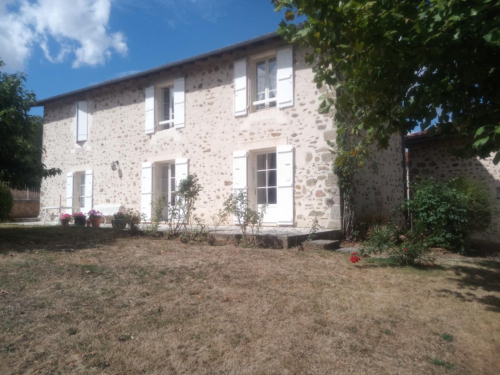 Maison à vendre, 173m², Cherves-Châtelars