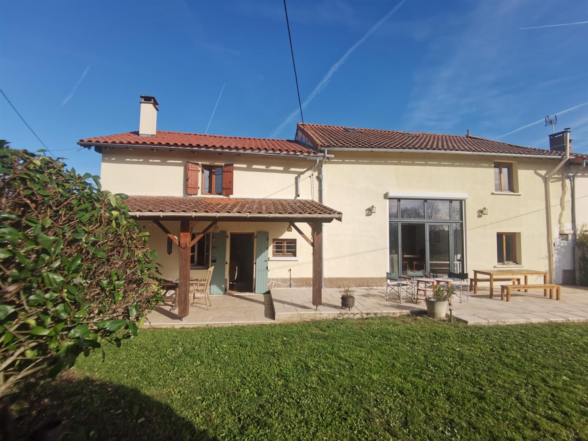 Maison à vendre, 204m², Cherves-Châtelars