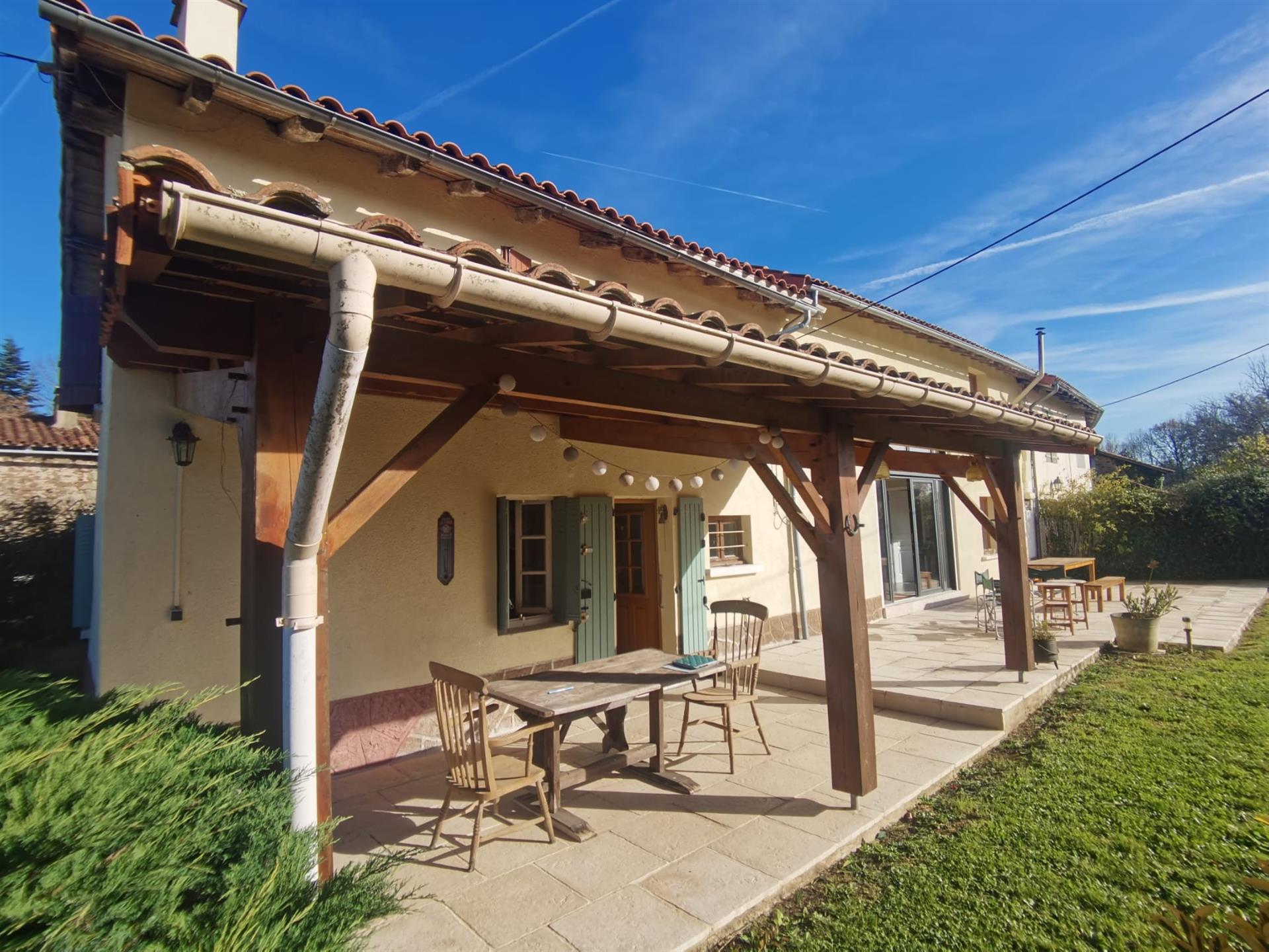 Maison à vendre, 204m², Cherves-Châtelars