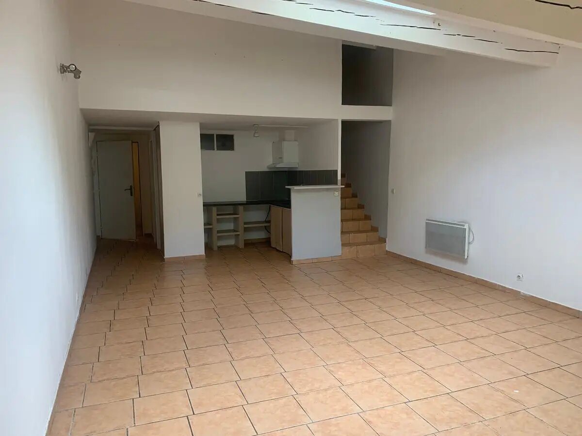 Appartement à louer, 76m², La Roquebrussanne