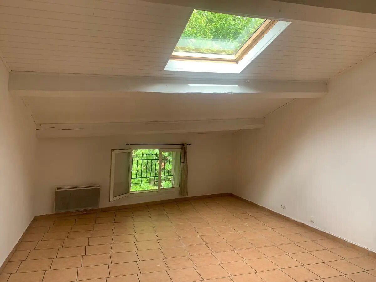 Appartement à louer, 76m², La Roquebrussanne