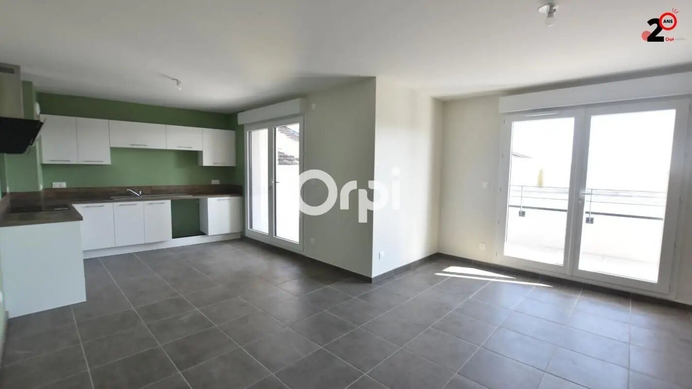 Appartement à louer, 74m², Saint-Laurent-de-Chamousset