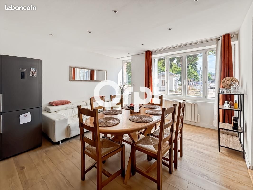 Maison à louer, 150m², Saint-Laurent-de-Chamousset